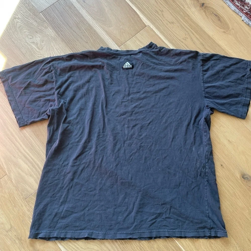 Adidas 90’s vintage tee shirt